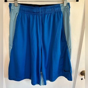 Mens Nike basketball short. Blue size M.